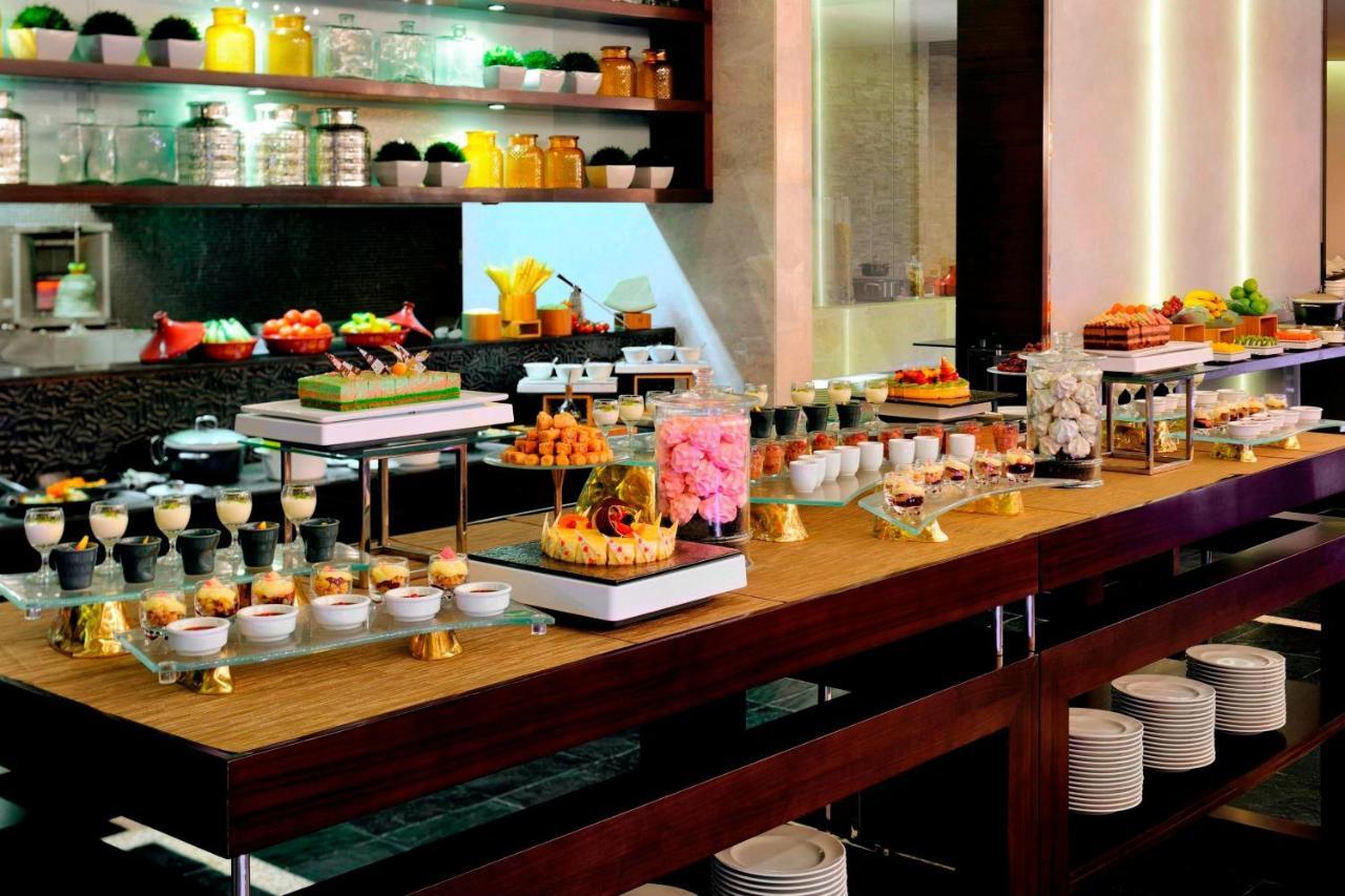 Marriott Executive Apartments Al Jaddaf, Dubai Eksteriør bilde A dessert buffet