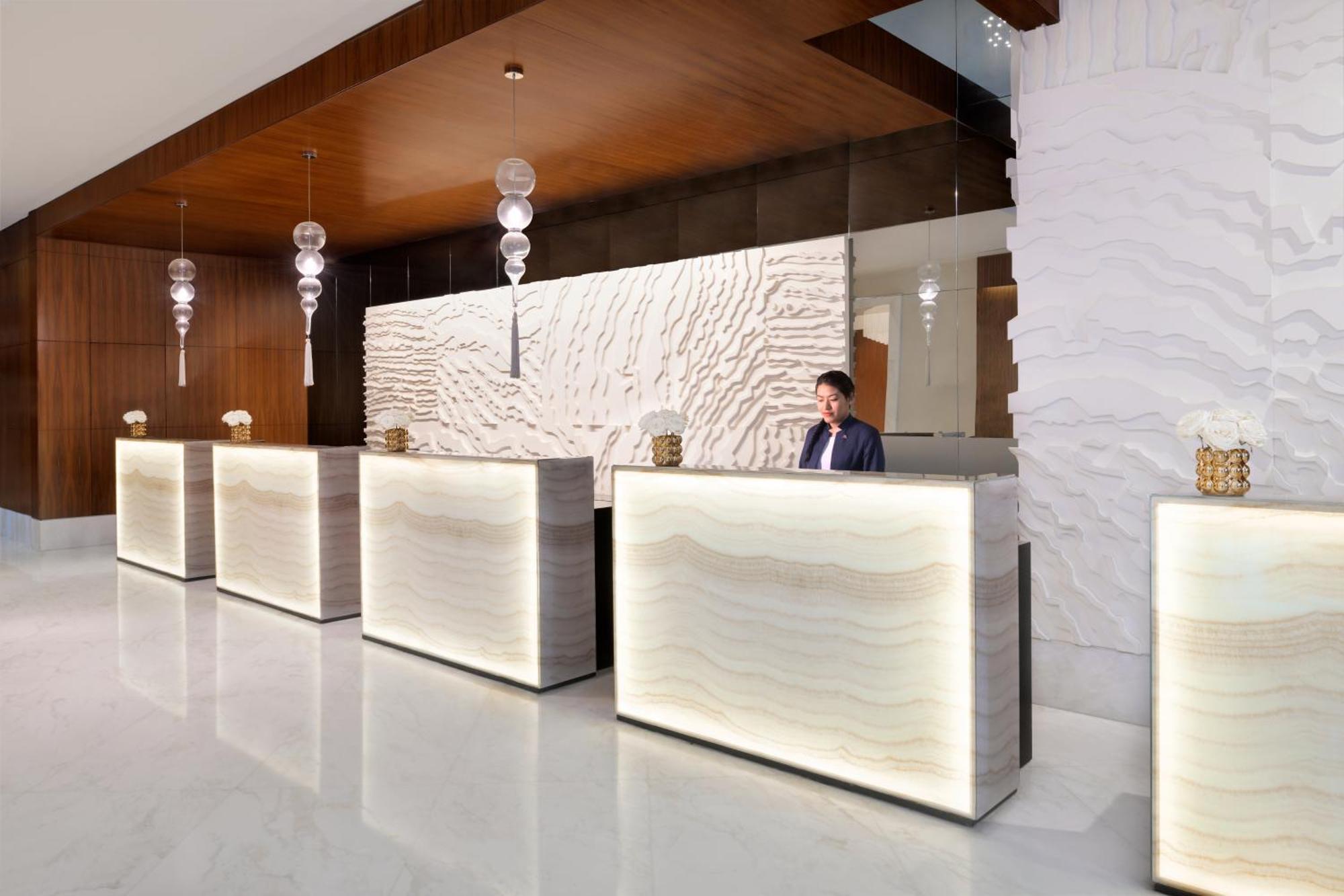 Marriott Executive Apartments Al Jaddaf, Dubai Eksteriør bilde The lobby of the Ritz-Carlton, Dubai