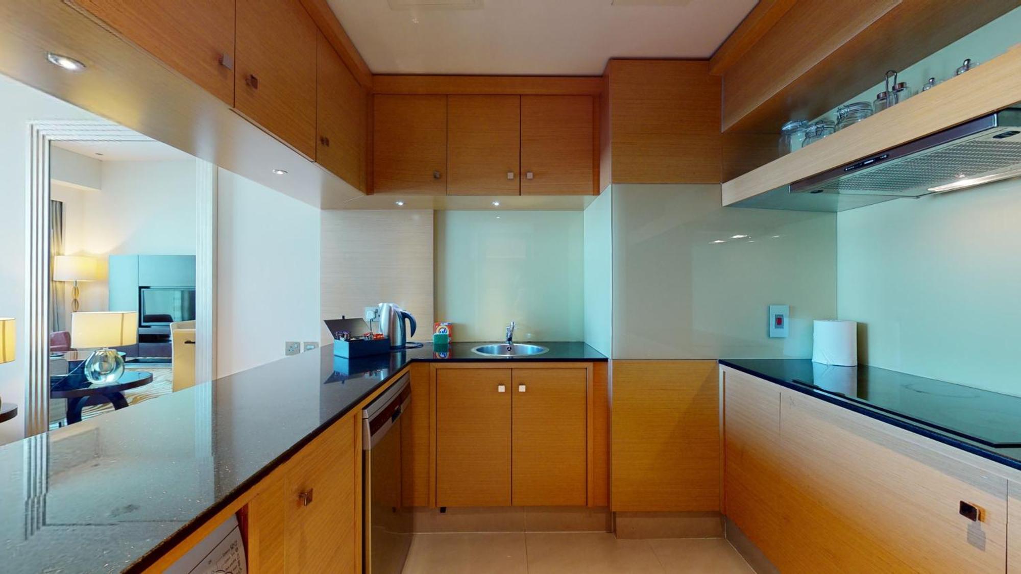 Marriott Executive Apartments Al Jaddaf, Dubai Rom bilde A kitchen in a hotel suite