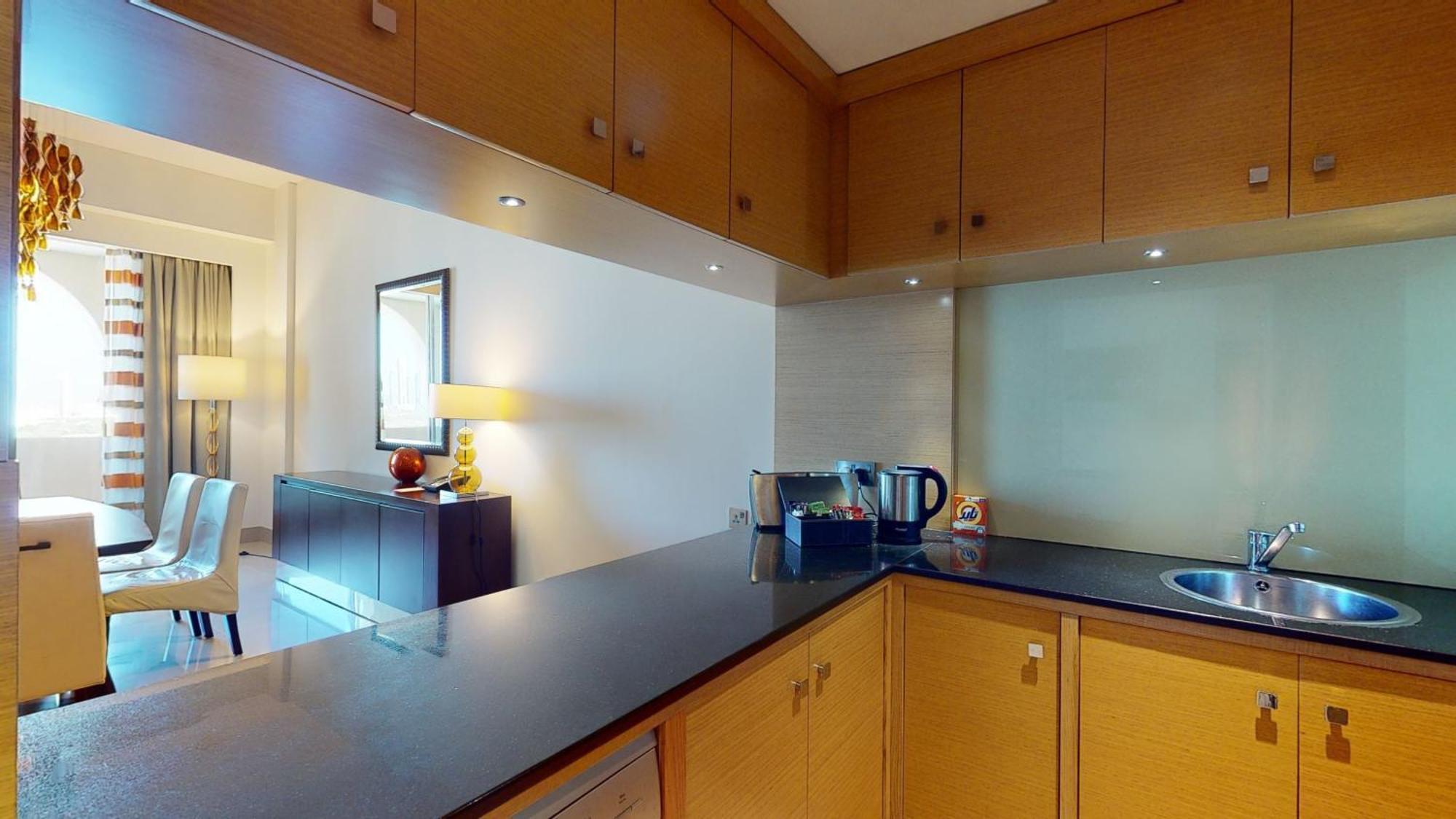 Marriott Executive Apartments Al Jaddaf, Dubai Rom bilde A typical kitchen in a serviced apartment