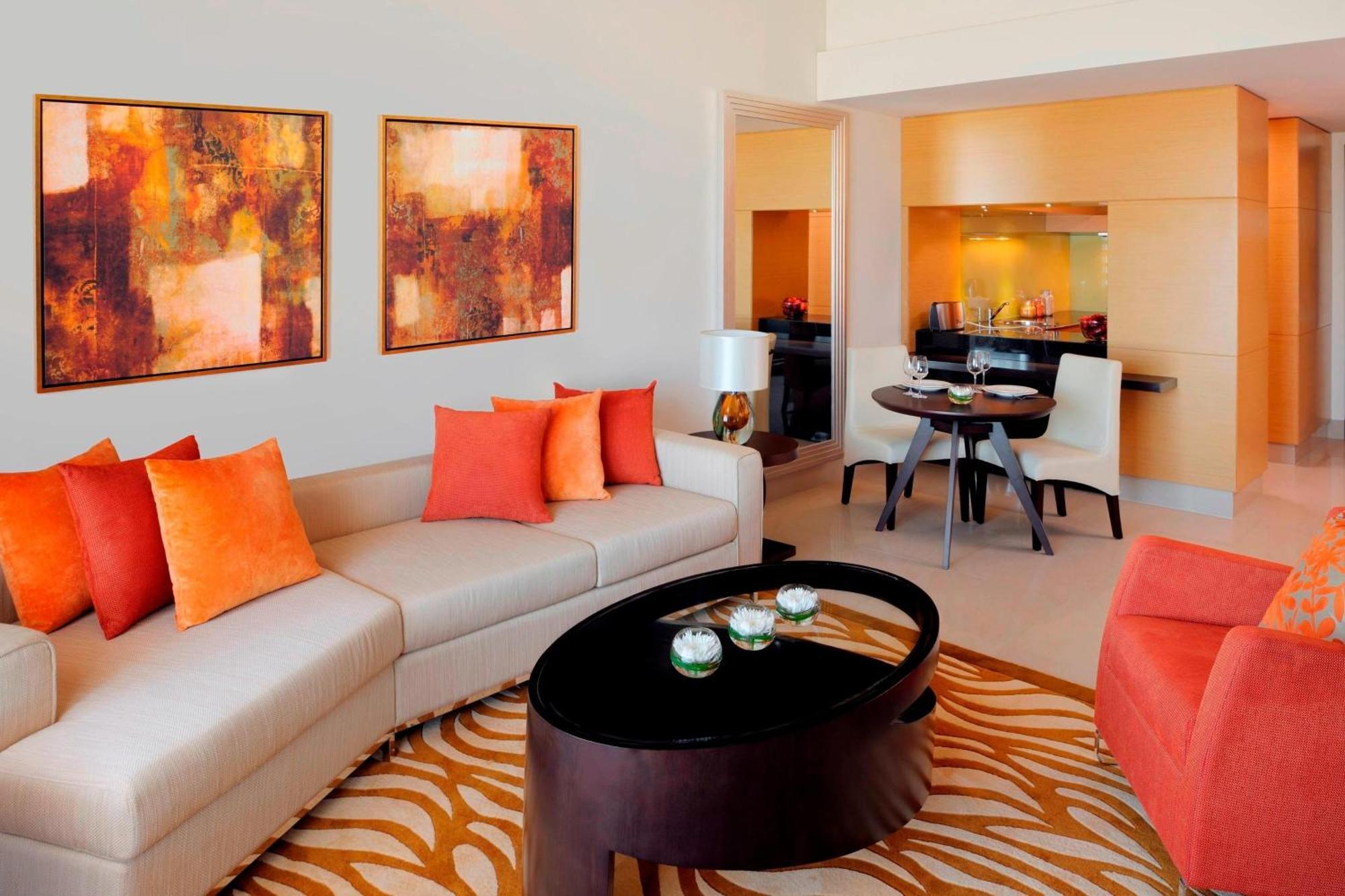 Marriott Executive Apartments Al Jaddaf, Dubai Eksteriør bilde A living room at the Taj Bengal